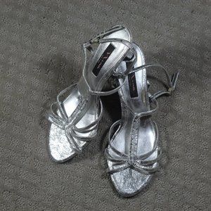 Nina Size 10M Silver "Foil-looking" 3" Kitten Heels